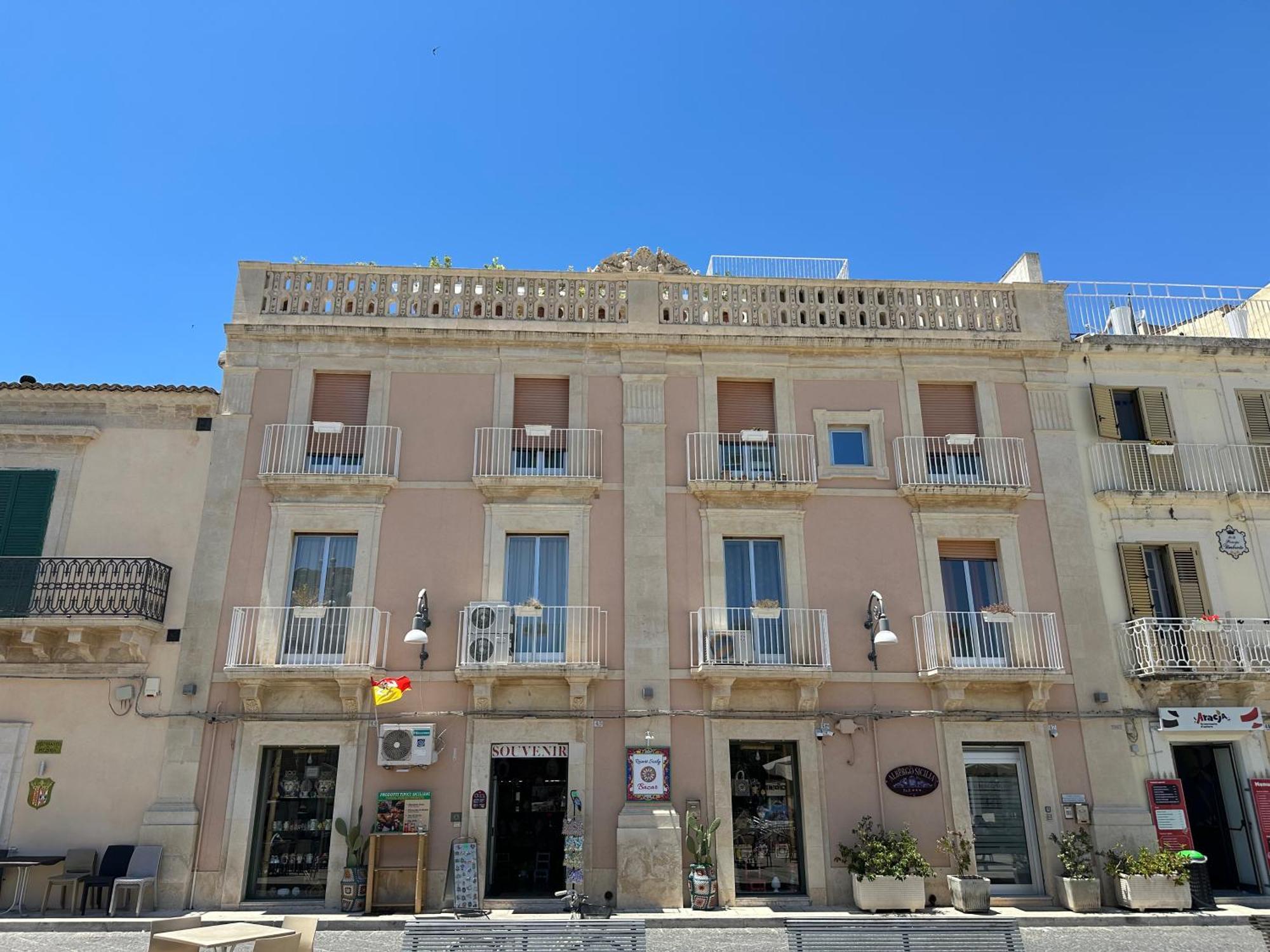 B&B Albergo Sicilia อาโวลา ภายนอก รูปภาพ